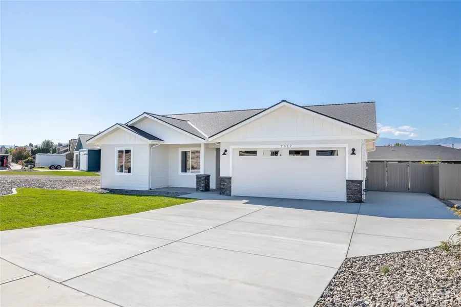 2517 Plateau Drive, East Wenatchee, WA 98802 - #2