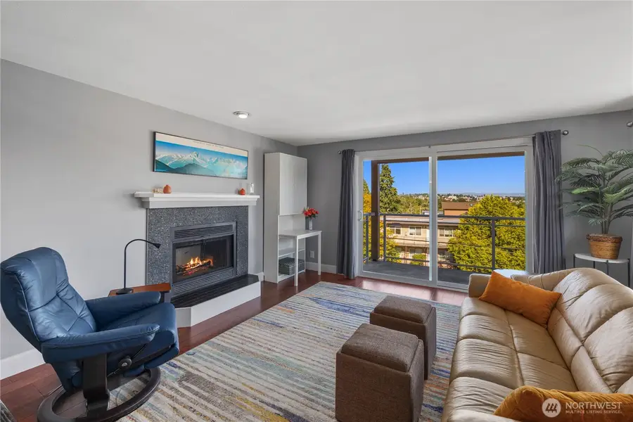 7111 Linden Avenue N #304, Seattle, WA 98103 - #3