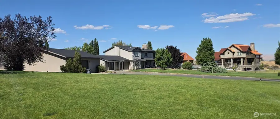 8601 Scenic Drive, Yakima, WA 98908 - #2