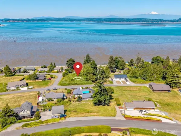 651 E Maplewood Loop #1, Oak Harbor, WA 98277