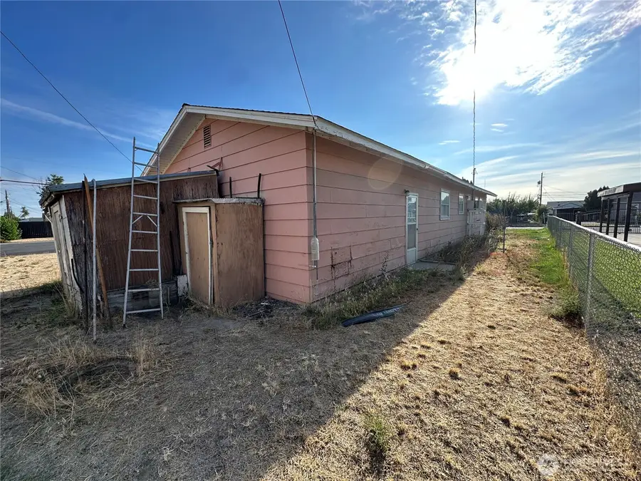 514 S Schneirla Street, Moses Lake, WA 98837 - #3