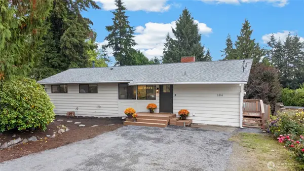 2516 202nd Place Sw, Lynnwood, WA 98036