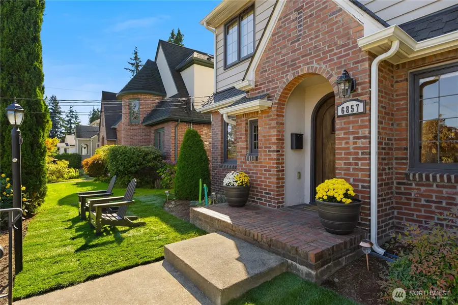 6857 32nd Avenue Ne, Seattle, WA 98115 - #3