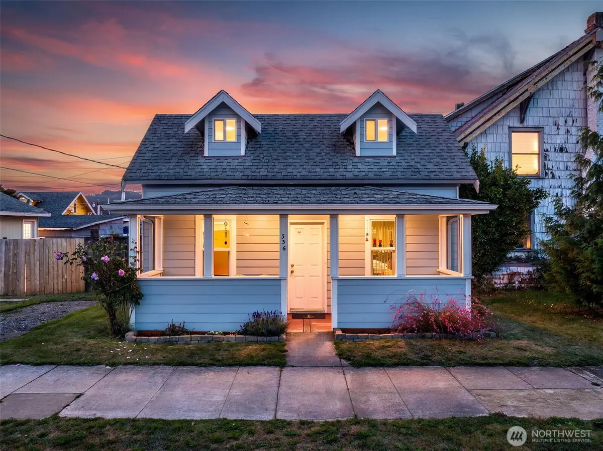 336 3rd Avenue Sw, Castle Rock, WA 98611 - #1