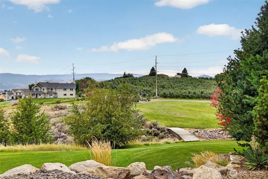 2350 10th Street Ne, East Wenatchee, WA 98802 - #3