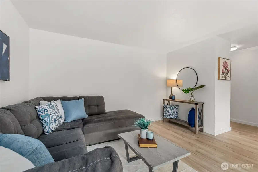 8747 Phinney Avenue N #12, Seattle, WA 98103 - #3