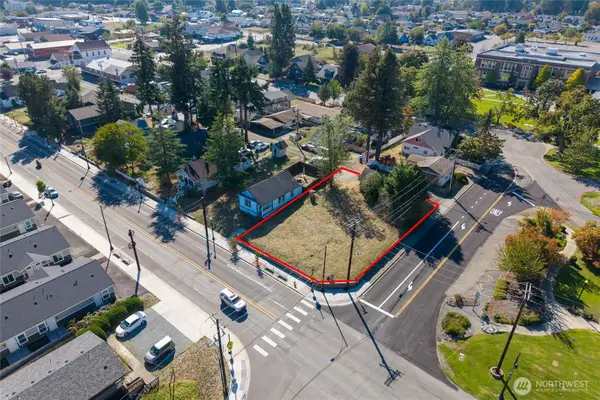 222 Washington Avenue N, Eatonville, WA 98328