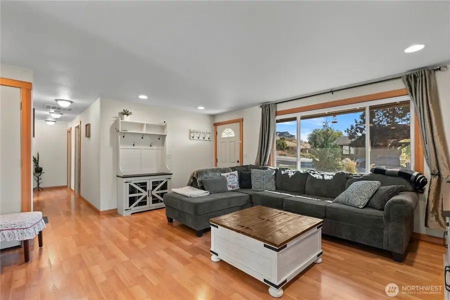 27 31st Street Ne, East Wenatchee, WA 98802 - #3