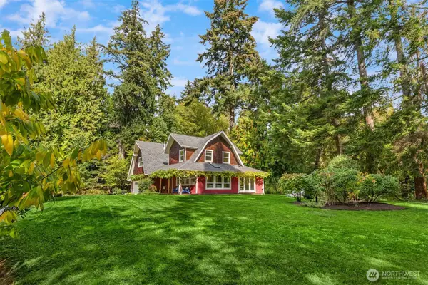 8453 Ferncliff Avenue Ne, Bainbridge Island, WA 98110