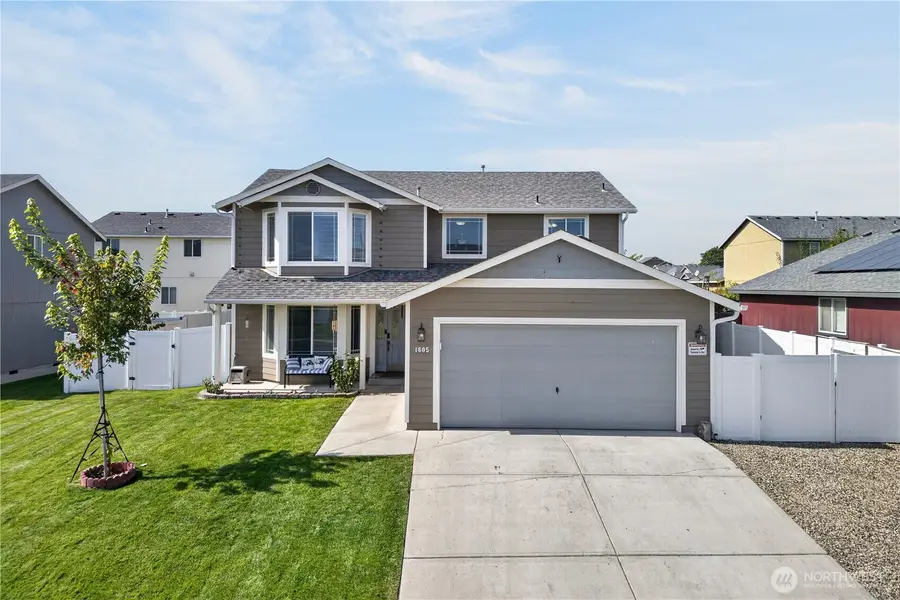 1605 S 14th Street, Sunnyside, WA 98944 - #2