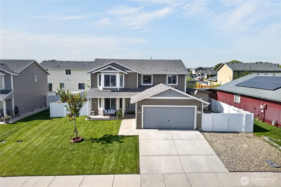 1605 S 14th Street, Sunnyside, WA 98944 - #3