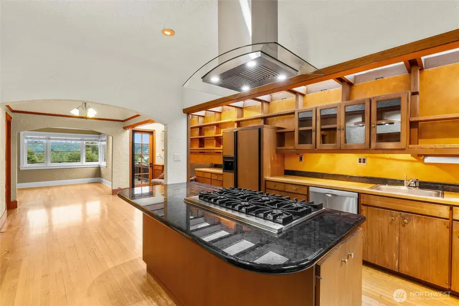 6705 56th Avenue S, Seattle, WA 98118 - #2