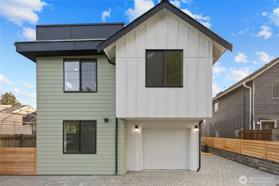 516 N 102nd Street, Seattle, WA 98133 - #3