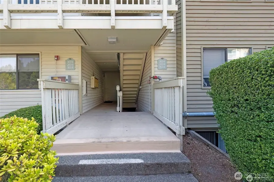 1700 W Sunn Fjord Lane #L204, Bremerton, WA 98312 - #2