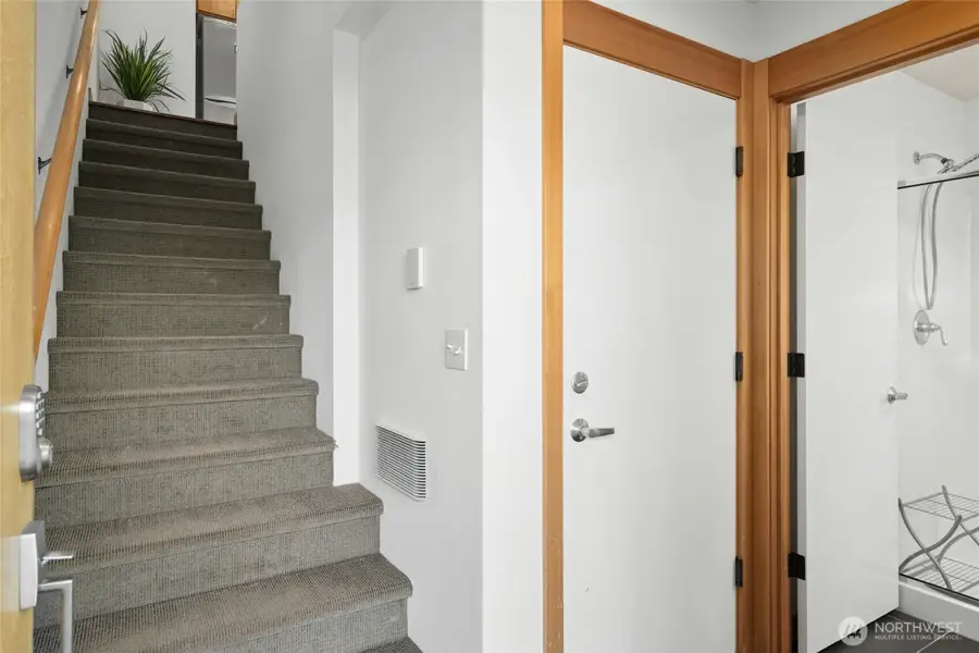 4331 9th Avenue Ne #C, Seattle, WA 98105 - #2