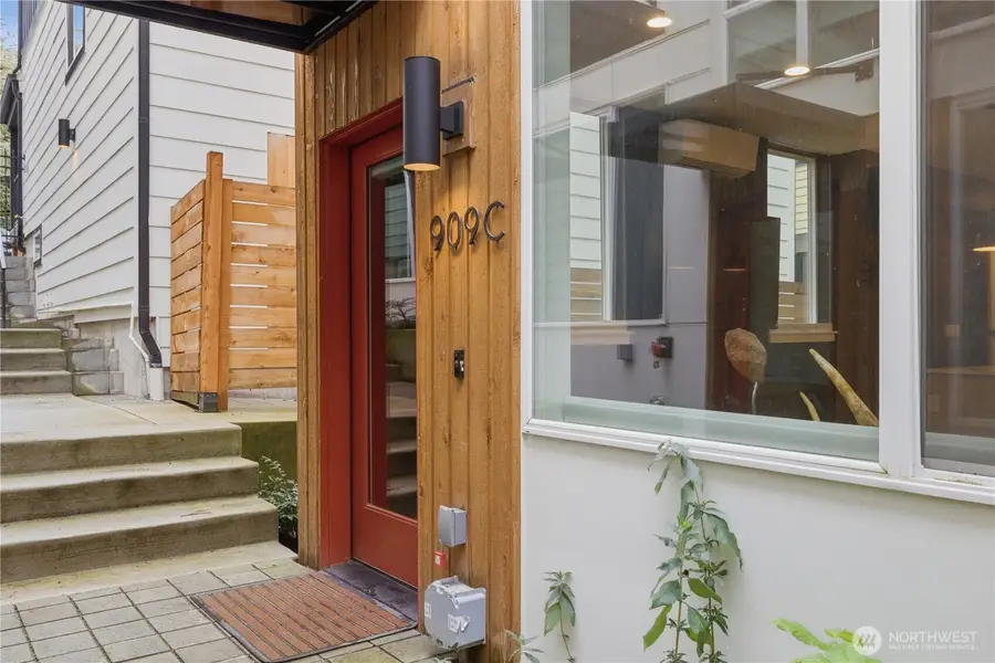 909 Hiawatha Place S #C, Seattle, WA 98144 - #2