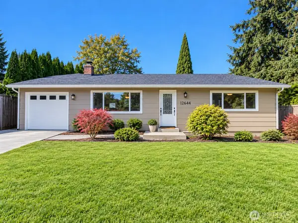 8916 NE 141st Street, Kirkland, WA 98034