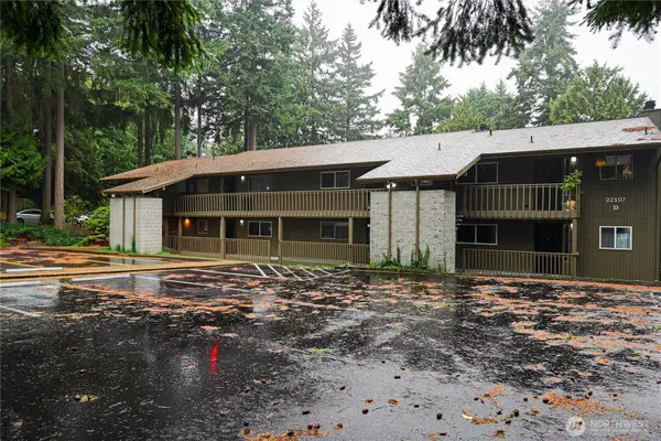 22107 66th Avenue W #7D, Mountlake Terrace, WA 98043