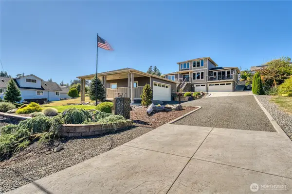 7940 Beach Drive E, Port Orchard, WA 98366