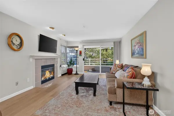 2125 California Avenue Sw #302, Seattle, WA 98116
