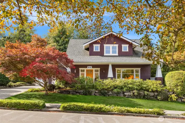 9536 NE North Town Loop, Bainbridge Island, WA 98110