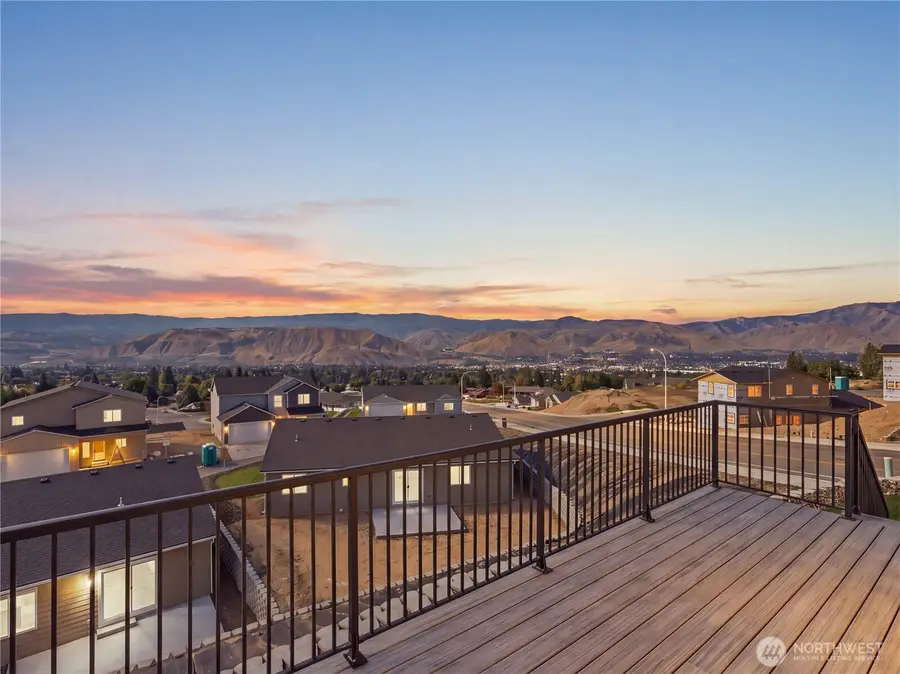 1984 9th Street Ne, East Wenatchee, WA 98802 - #2