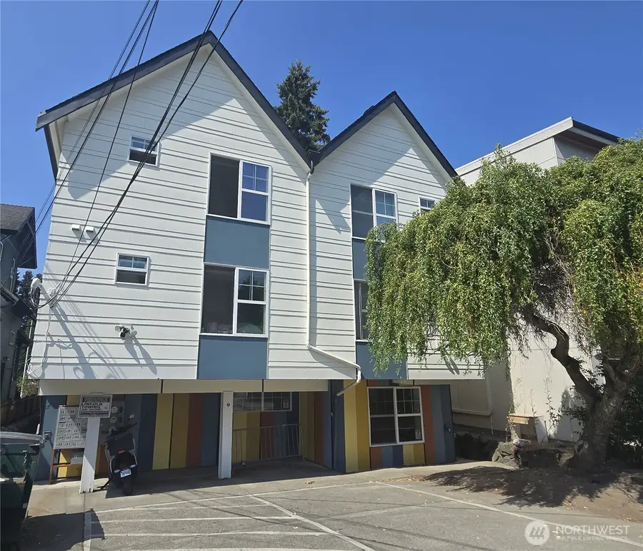 5612 Roosevelt Way Ne #A, Seattle, WA 98105 - #3
