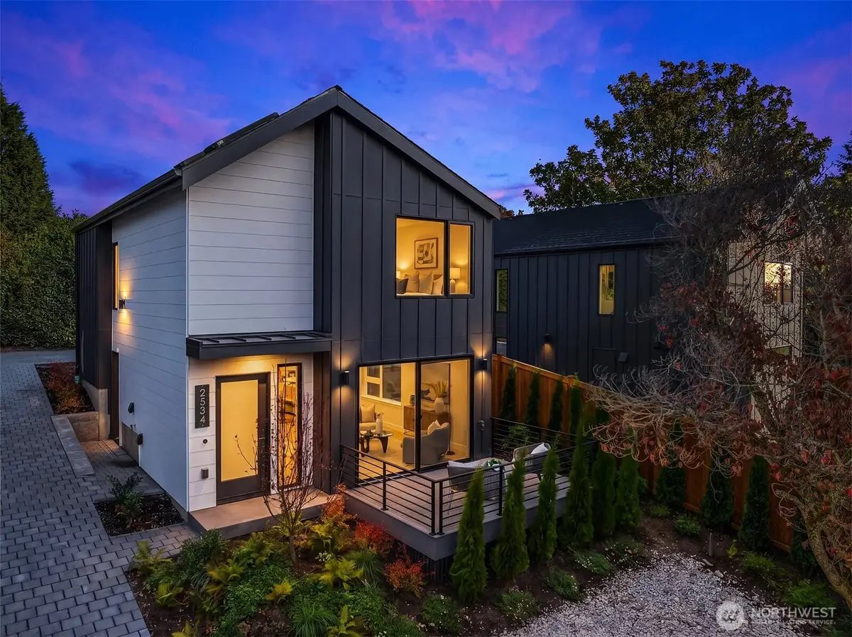 2534 30th Avenue W, Seattle, WA 98199 - #1