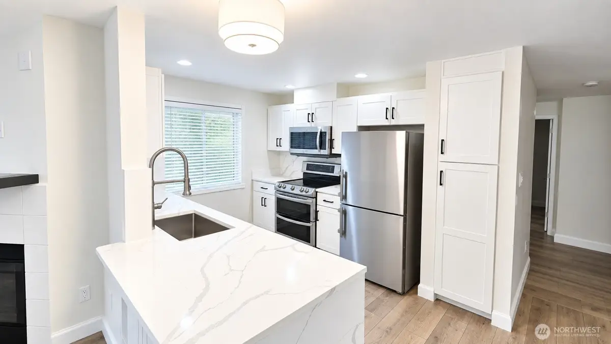 6825 Cougar Mountain Way, Bellevue, WA 98006 - #1