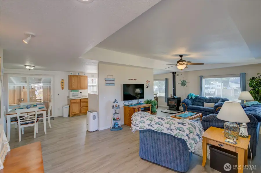 201 12th Street Ne, Long Beach, WA 98631 - #2