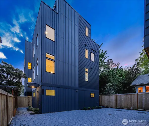 4529 Corliss Avenue N, Seattle, WA 98103