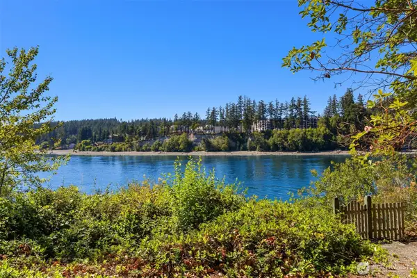 16273 Reitan Road Ne, Bainbridge Island, WA 98110