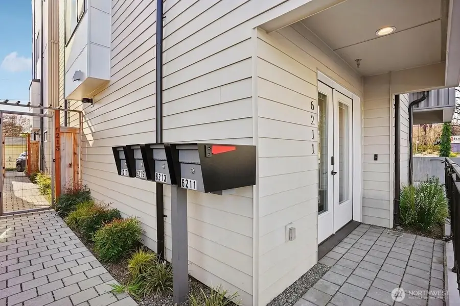 6211 12th Avenue Ne, Seattle, WA 98115 - #3