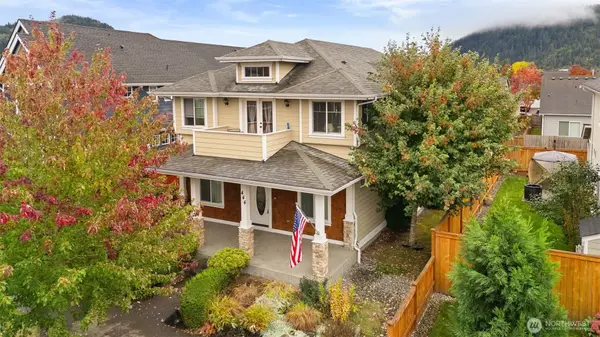 444 Bondgard Avenue E, Enumclaw, WA 98022