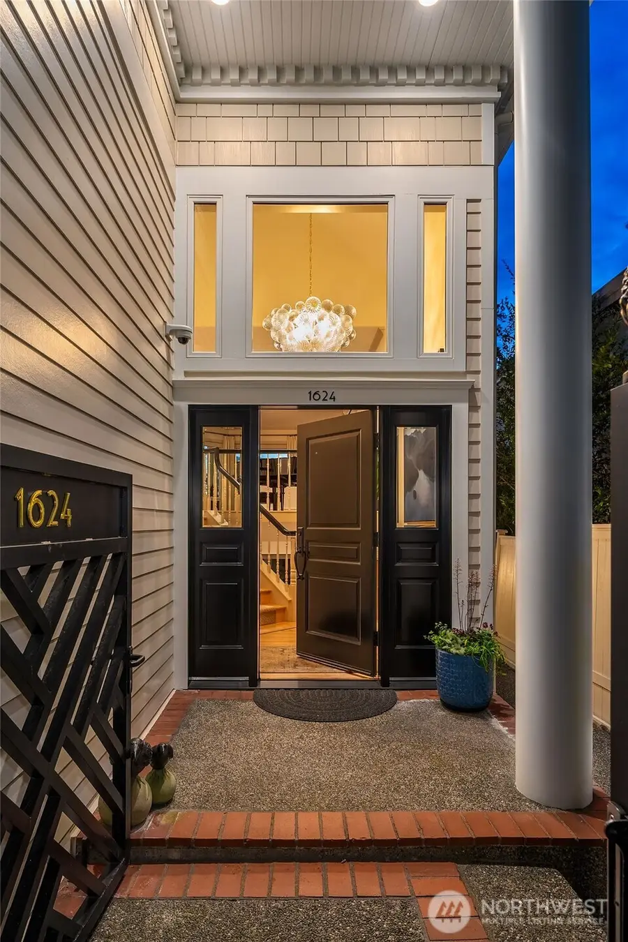 1624 8th Avenue W, Seattle, WA 98119 - #2