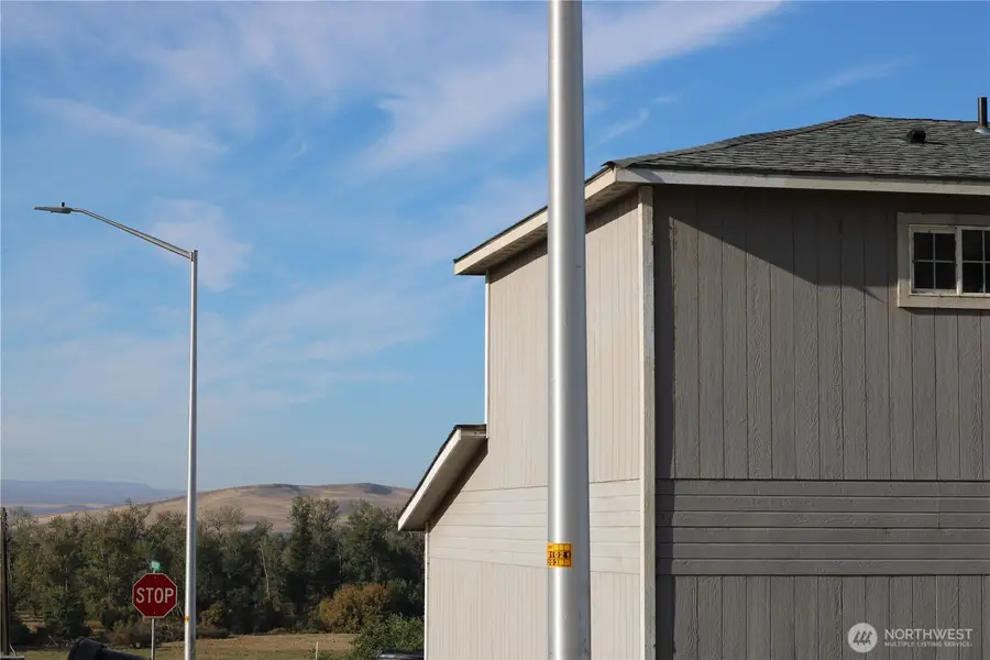 321 Emerald Rd, Granger, WA 98932 - #3