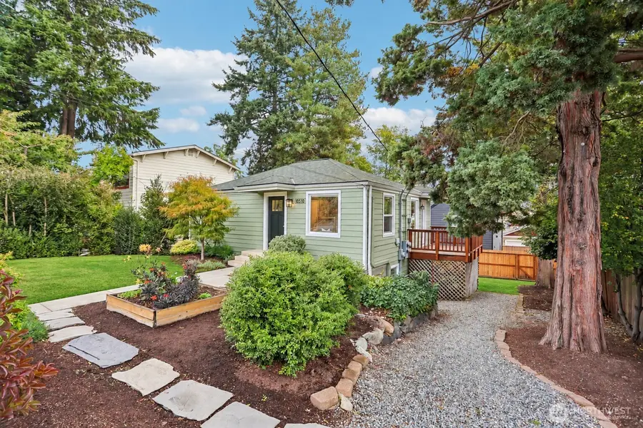 10510 Linden Avenue N #A, Seattle, WA 98133 - #3