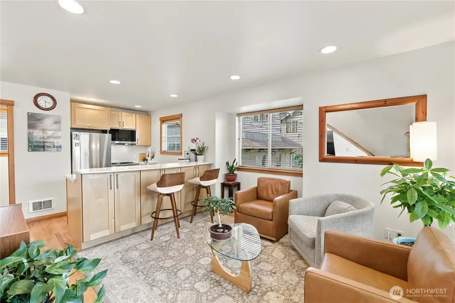 5252 12th Avenue Ne #B, Seattle, WA 98105 - #2