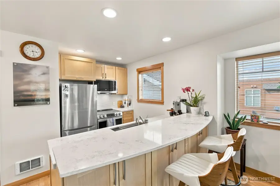 5252 12th Avenue Ne #B, Seattle, WA 98105 - #3