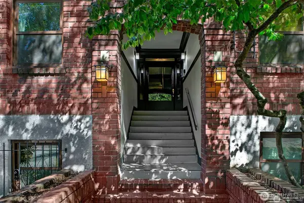 516 E Thomas Street #102, Seattle, WA 98102