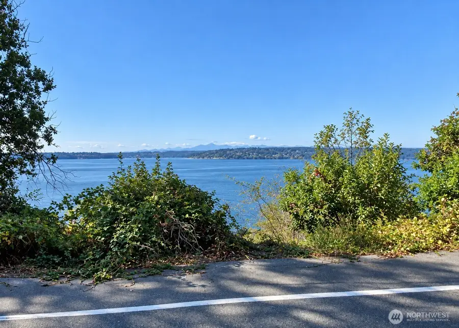 8118 E Side Drive Ne, Tacoma, WA 98422 - #3