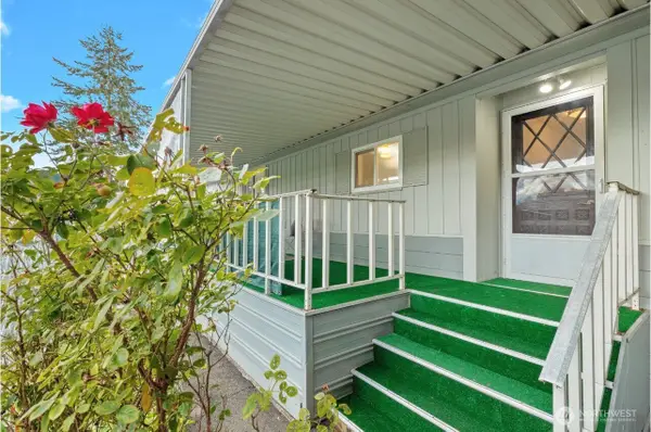 7031 NE 175th Street #47, Kenmore, WA 98028