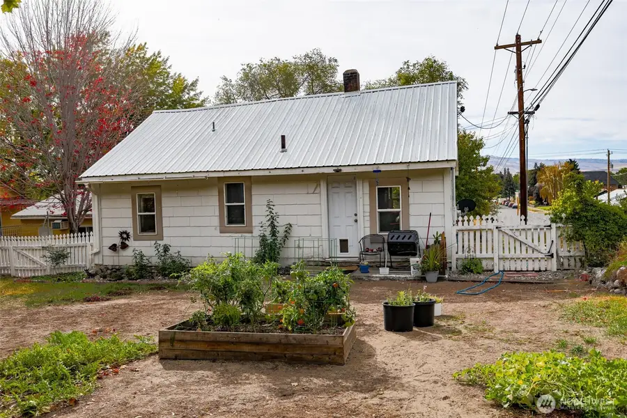 26 W Cherry Avenue, Omak, WA 98841 - #2