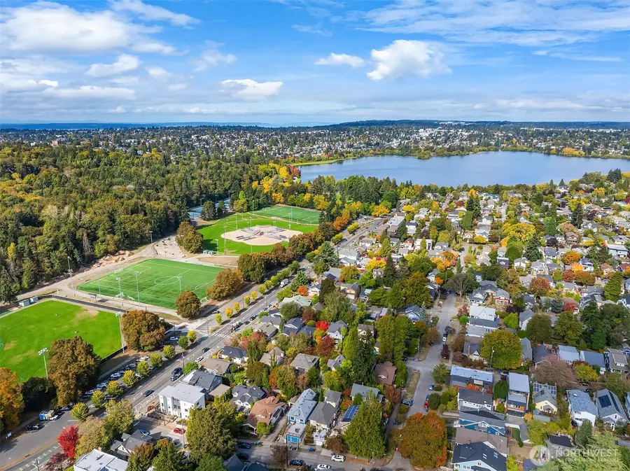 5108 Woodlawn Avenue N, Seattle, WA 98103 - #2