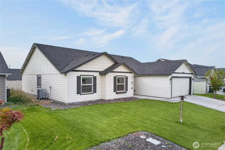 704 Regina Place, Grandview, WA 98930 - #2