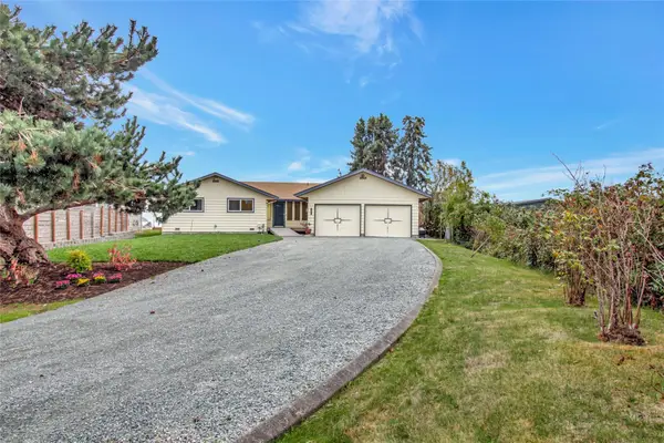 742 Livingston Bay Shore Drive, Camano Island, WA 98282