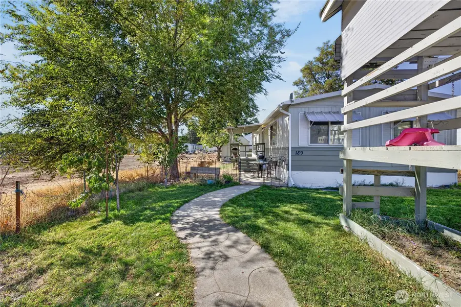 189 S 38th Ave Avenue S, West Richland, WA 99353 - #3