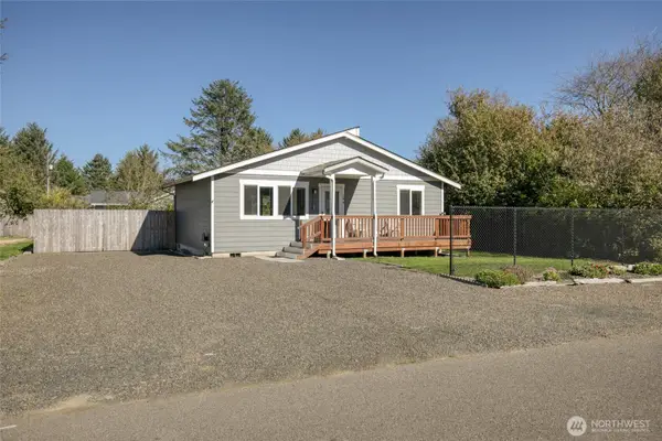 164 N Oar Loop Nw, Ocean Shores, WA 98569