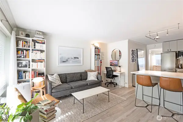 752 Bellevue Avenue E #204, Seattle, WA 98102