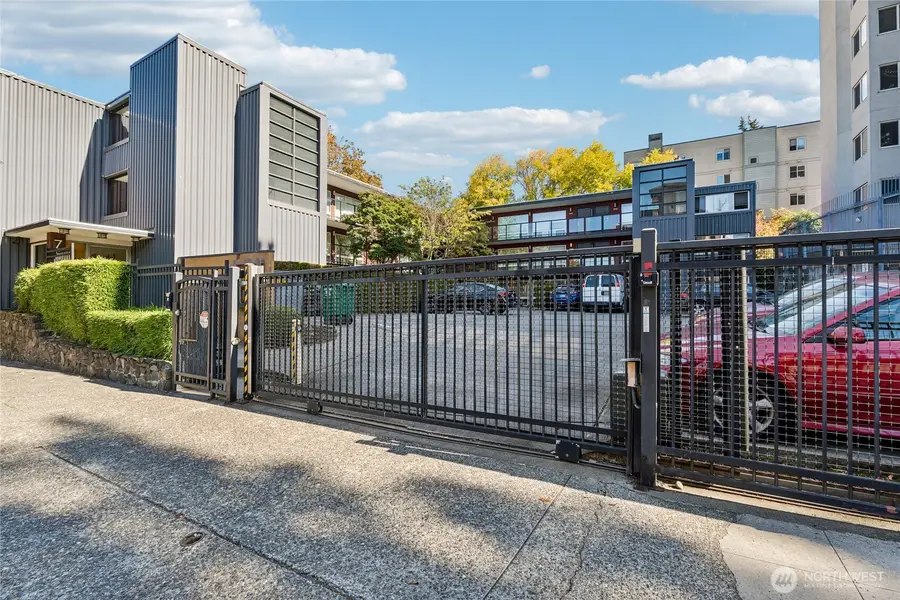 752 Bellevue Avenue E #204, Seattle, WA 98102 - #3